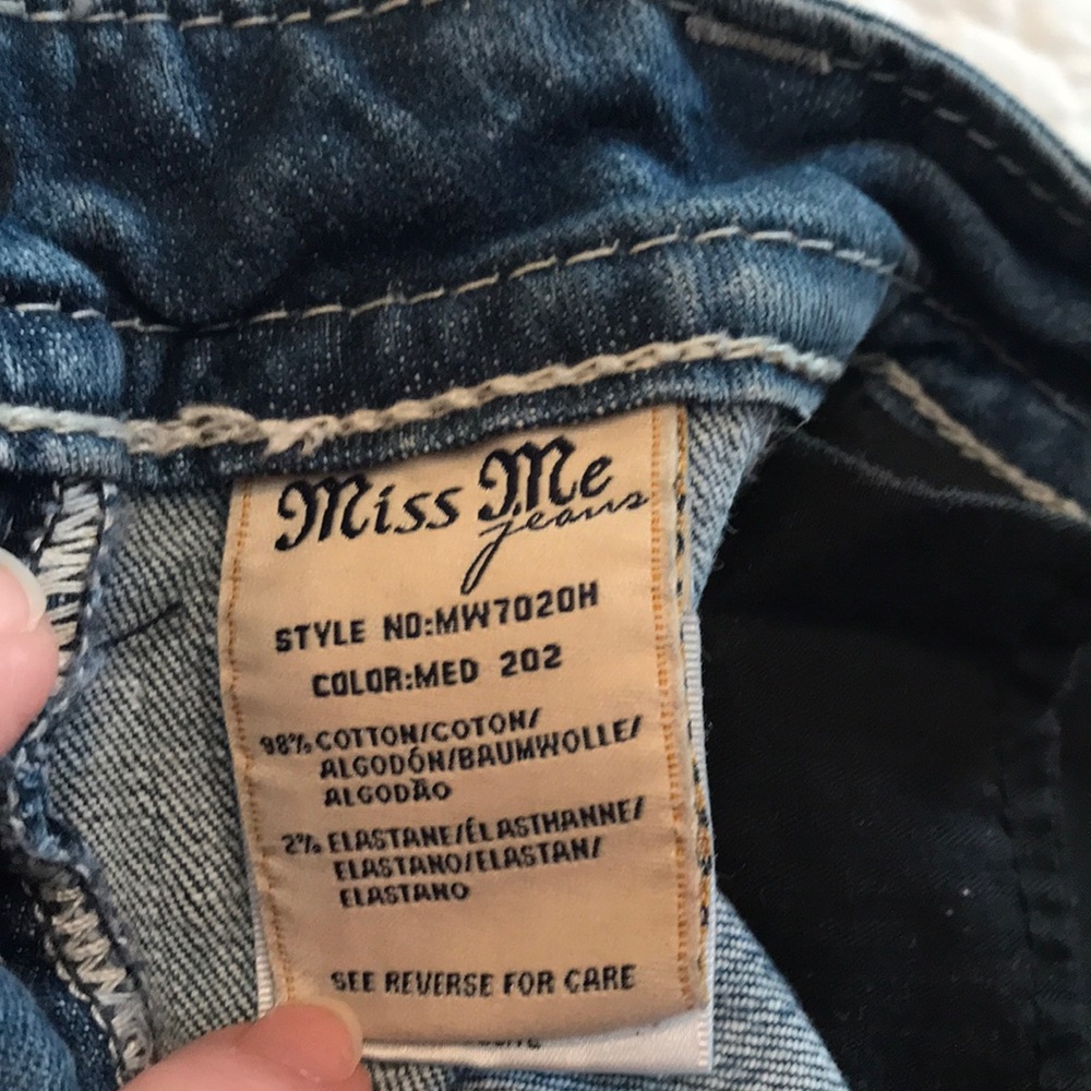 {Miss Me} Destroyed Light Wash Denim Shorts 27 - Picture 7 of 8